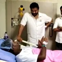 Chiranjeevi met fan who is in hospital
