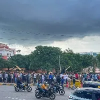 hyderabadis ques at Shilpakala Vedika for Munawar Faruqui show