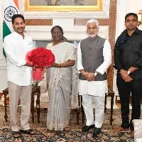 ap cm ys jagan meets pm modi and union minister rk singh and wished president murmu