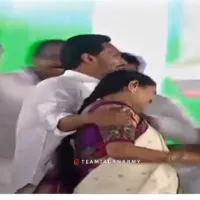 ys jagan ran to stor song of buchepally venkayamma on stage