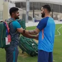virat kohli shakes hand with babar azam at dubai