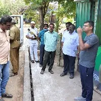 సీతారామపురం కాలువ గట్టు వెంబడి  పారిశుధ్యని  మెరుగుపరుచాలి: వీఎంసీ కమిషనర్