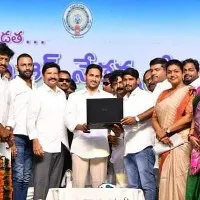 a woman died at pedana cm meeting and government handed over 10 lack rupees cheque to her family