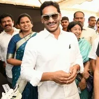 ap cm ys jagan wear parle spectacles in vizag tour