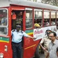 2 girls fight over common boyfriend at Maharashtras bus stand