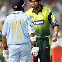 Shahid Afridi claims no one in Indian team likes Gambhir Harbhajan reaction sparks outrage among Indian fans