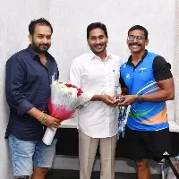 Sports persons met CM Jagan at camp office