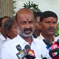 Botched tubectomy: Bandi makes KCR govt responsible for death of four women