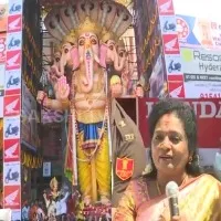 Telangana Governor Tamilisai offers first prayer to Khairatabad Maha Ganapati