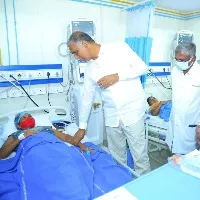 ts minister harish rao visited the victims of family plannig operations in nims