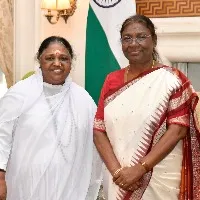 Mata Amritanandamayi (Amma) met with President Droupadi Murmu at the Rashtrapati Bhawan, New Delhi