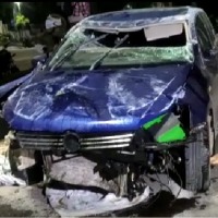 Madhapur: Car overturns after hitting divider, accused removes number plates