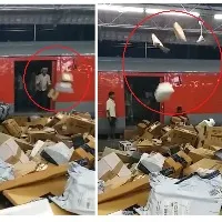 E commerce parcels delivering like this