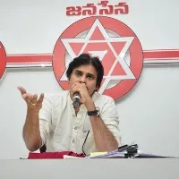 Pawan Kalyan opines on farmer death issue