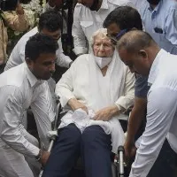 Ratan Tatas stepmother attends Cyrus Mistry funeral in wheelchair