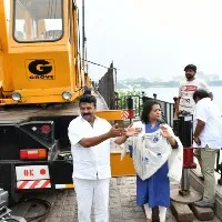 Talasani visits Hussain Sagar to observe Ganesh Idols immersion arrangements