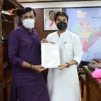bjp mp gvl narasimharao meets union minister jyotiradithya scindia over vizag steel plant issue