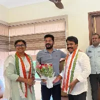 palvai sravanthi meets revanth reddy with chalamala krishna reddy