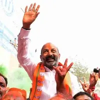 Bandi sanjay comments on kcr in quthbullapur