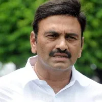 ysrcp rebel mpraghuramakrishna raju writes a letter to amit shah over amaravathi farmers padayatra