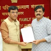 bjp mp gvl narasimharao meets union minister Mansukh Mandaviya over cghs in ap