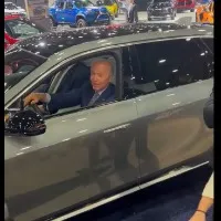 Biden offers taxi ride in Detroit Auto Show