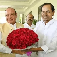 Ex CM Shankar Singh Vaghela meets KCR
