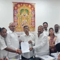 YCP leader Kolagatla Veerabhadra Swamy files nomination for Deputy Speaker election