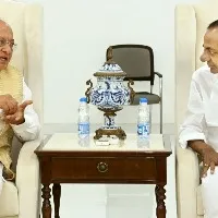Shankersinh Vaghela supports kcr national politics