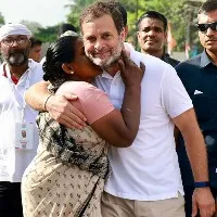 middle age lady isses rahul gandhi in bharat jodo yatra