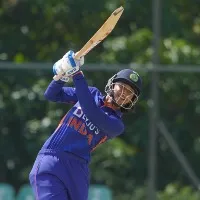 Elegant Smriti Mandhana wins it for india