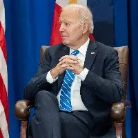 US President Joe Biden appears lost on stage after speech