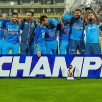 Indian cricketers takes dinner at actor Ram charan