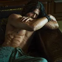 Shah Rukh Khan shirtless pic gets the most hilarious comment from wife Gauri Khan