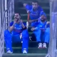 Rohit Sharma and Virat Kohli celebrates after Hardik Pandya hit winning shot