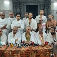 ttd archakulu fires over ramana dikshitulu comments over jagan tirumala tour