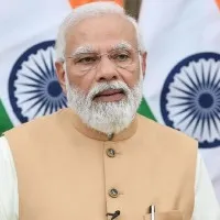 pm modi stops his convoy to give way to the ambulence