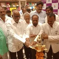 bjp leader y satya kumar unaugurates a shopping mall in guntur with ysrcp mlc