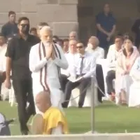 PM Modi leads nation in paying tributes on Gandhi Jayanti