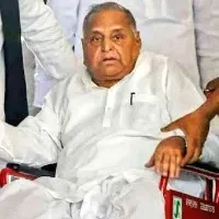 PM Modi enquires about Mulayam Singh Yadavs health