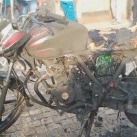 Man torches his bike after traffic cops stop him