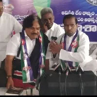 Gaddar jions in Praja shanthi party