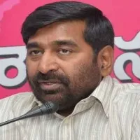 Komatireddy joined BJP for contracts says Jagadish Reddy
