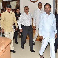 KCR, Chandrababu Naidu to attend Mulayam's last rites