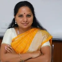 mlc kavitha attends mulayam last rites with his father kcr