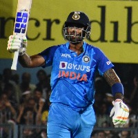 Suryakumar in red-hot form; reminds me of AB de Villiers, says Dale Steyn