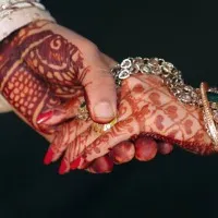 Polytechnic Student tied Mangal Sutra to plus 2 girl at Bustand in tamil nadu