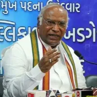 Mallikarjuna Kharge reacts to Shashi Tharoor criticism