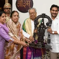CM Jagan went to Raj Bhavan along with his wife