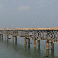 Rajamahendravaram  Road-cum-rail bridge to be closed for one week